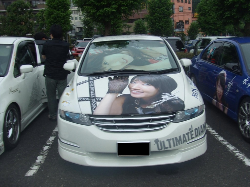 Illustration for article titled A Woman Worthy of Her Face...on a Car